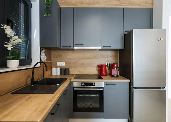 Regina Villa *