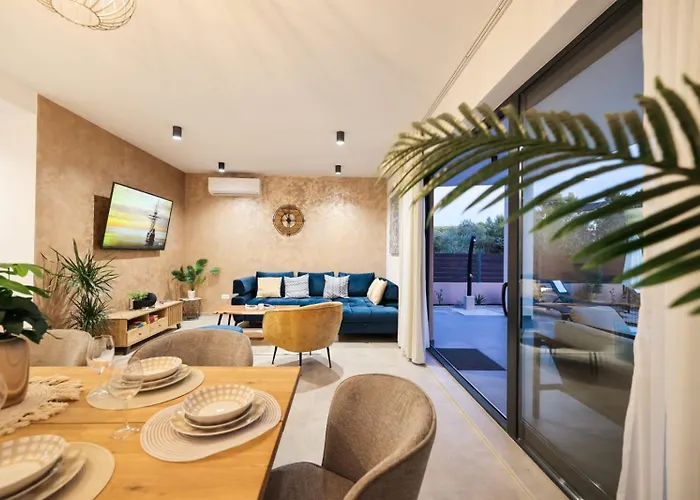 Regina Villa